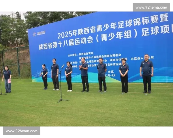 巅峰对决点燃绿茵激情世界足球赛事焦点全面解析与战术博弈新格局 巅峰对决点燃绿茵激情世界足球赛事焦点全面解析与战术博弈新格局